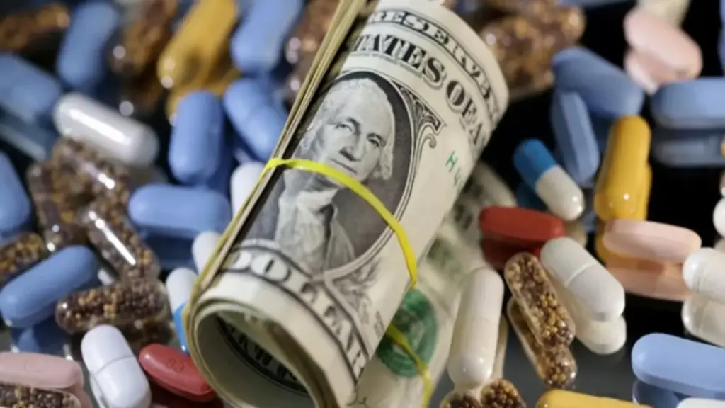 Tổng thống Trump áp thuế đến 100% với một số dược phẩm nhập khẩu