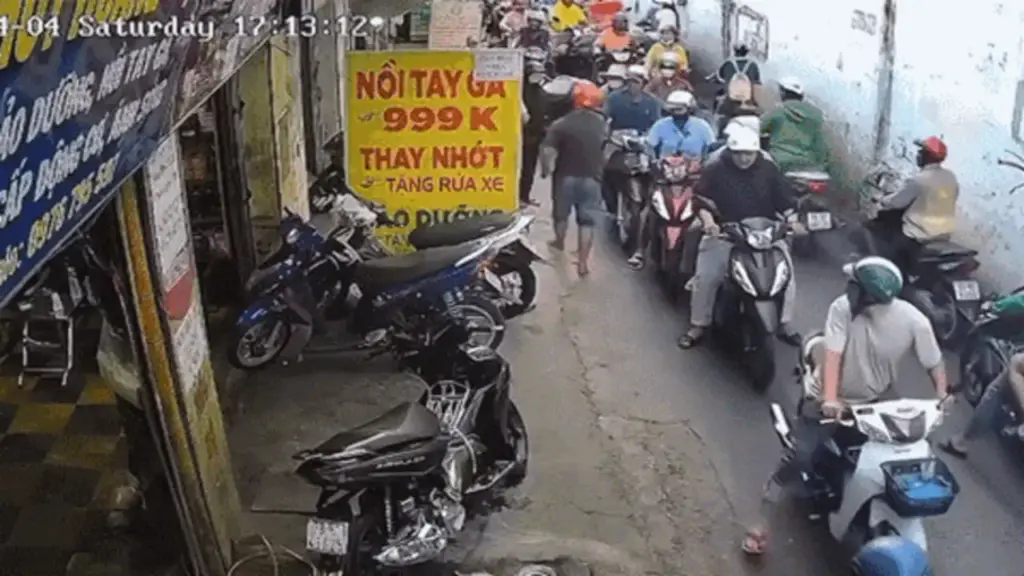 TP.HCM: Làm rõ vụ thanh niên hành hung 2 người nhập viện sau va chạm giao thông