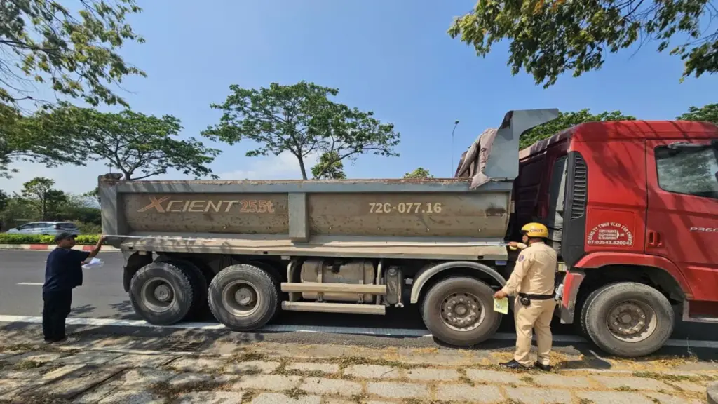 TP.HCM tổng rà soát 6.400 xe ben, xe tải tự đổ từ 15 tấn