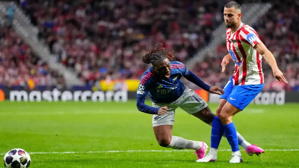 Tranh cãi vì Arsenal bị tước phạt đền trước Atletico