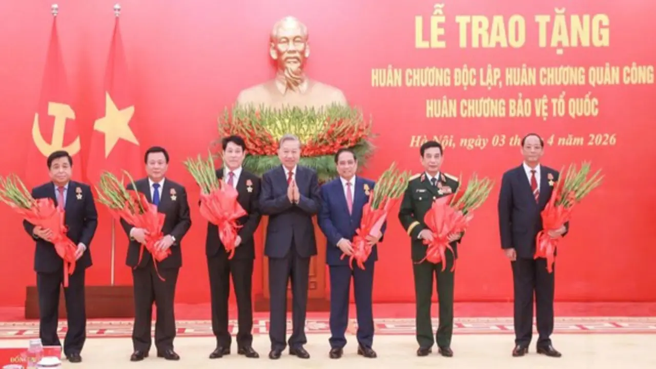 Trao huân chương tặng lãnh đạo Đảng, Nhà nước và cán bộ cấp cao