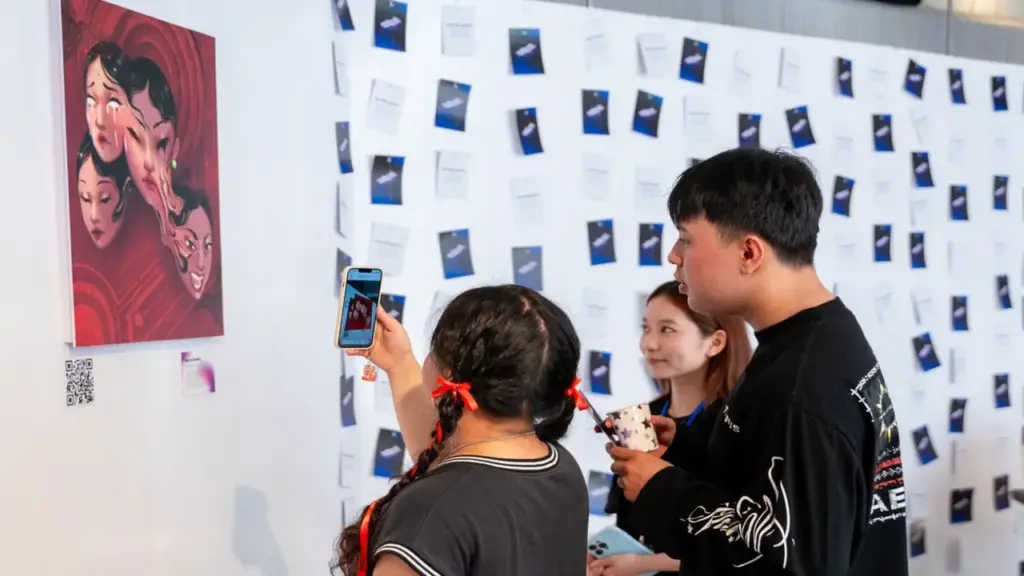 Triển lãm giúp sinh viên nhận diện nội dung AI rác trên mạng xã hội