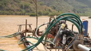 Triệt phá ổ khai thác cát trái phép ở lòng hồ thủy điện Đạ Chomo 2