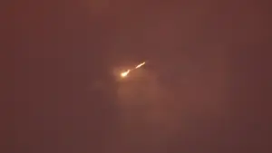 Trung Đông sáng 3-4: Liên minh tìm cách giải cứu tàu ở Hormuz; Iran không kích UAE, Bahrain, Israel