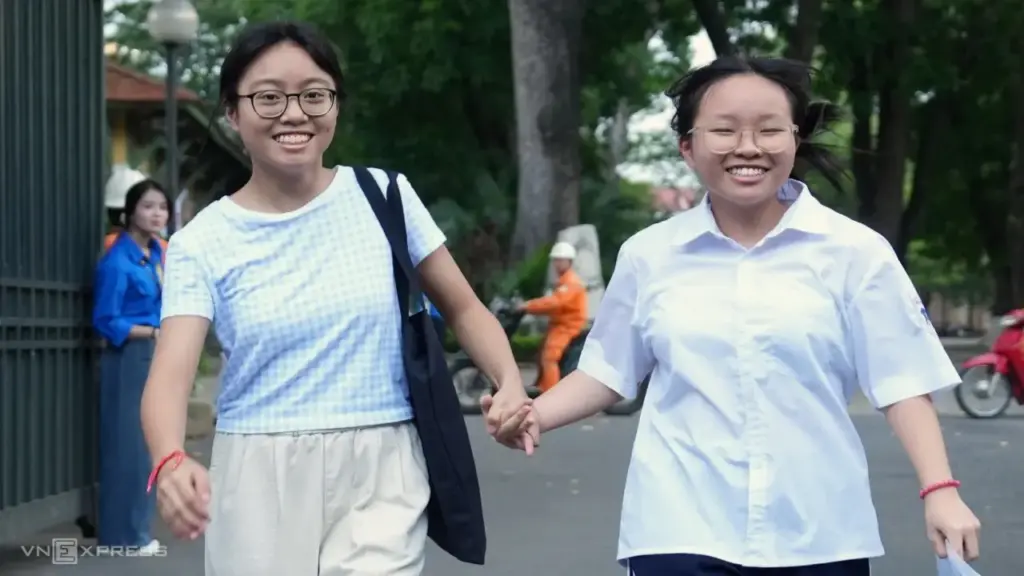 Trường công treo thưởng 50 triệu đồng cho thủ khoa lớp 10