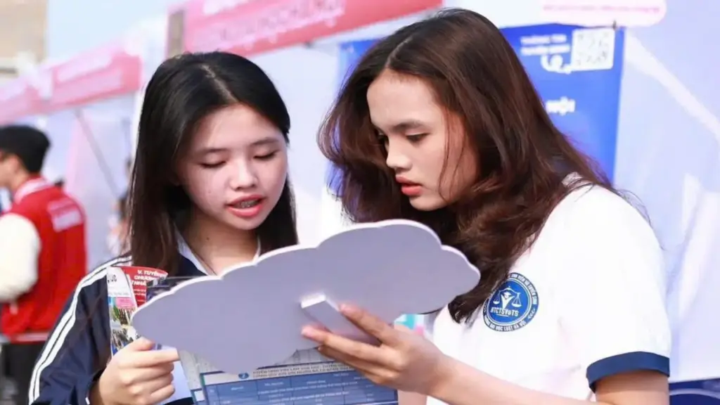 Trường đại học Luật Hà Nội tăng học phí, miễn tiền ký túc xá với tân sinh viên học tại Bắc Ninh