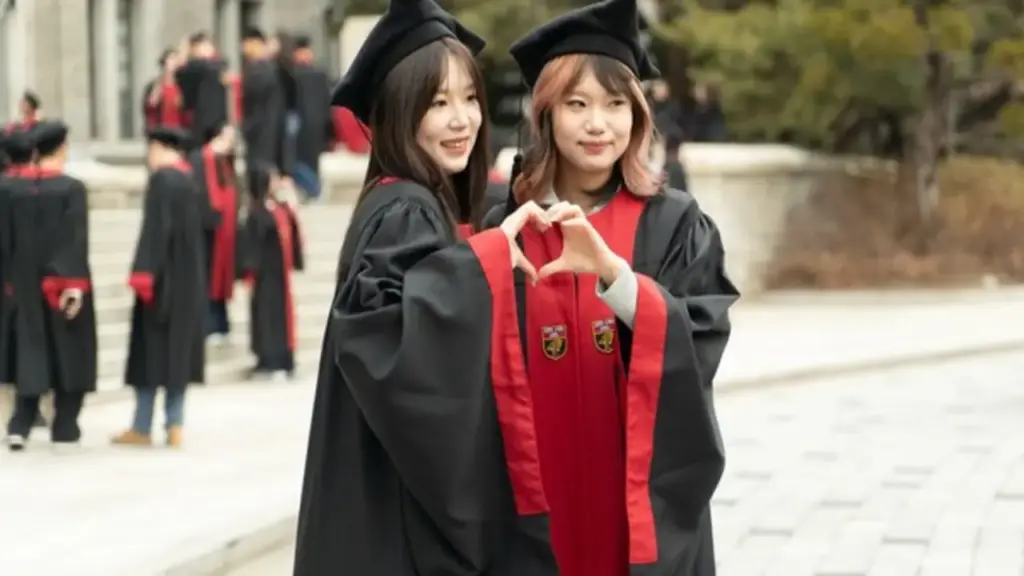 Trường tốp đầu bị tố 'mua' bài báo khoa học để leo bảng xếp hạng ĐH