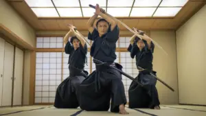 Vì sao người Nhật Bản cầm kiếm bằng cả 2 tay?