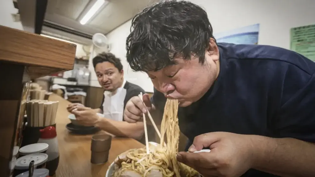 Vì sao người Nhật coi trọng sự yên tĩnh nhưng húp mì thành tiếng?