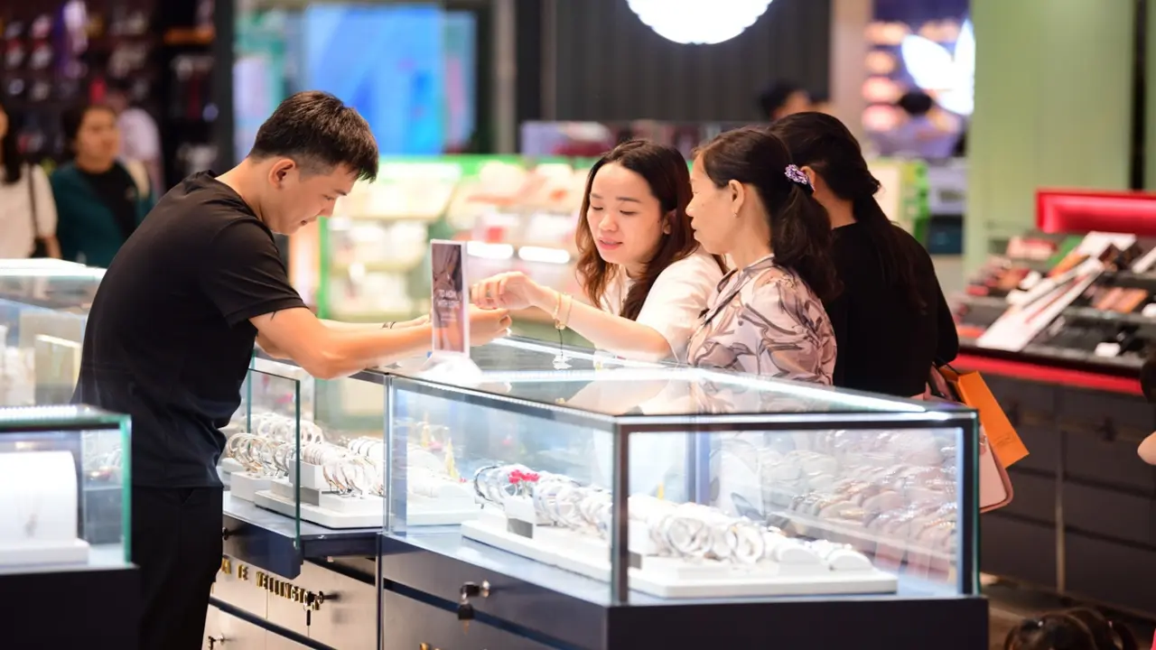 Việt Nam vươn thành nền kinh tế lớn thứ hai Đông Nam Á, vượt Thái Lan về GDP theo sức mua
