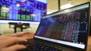 VN-Index lên cao nhất nửa tháng