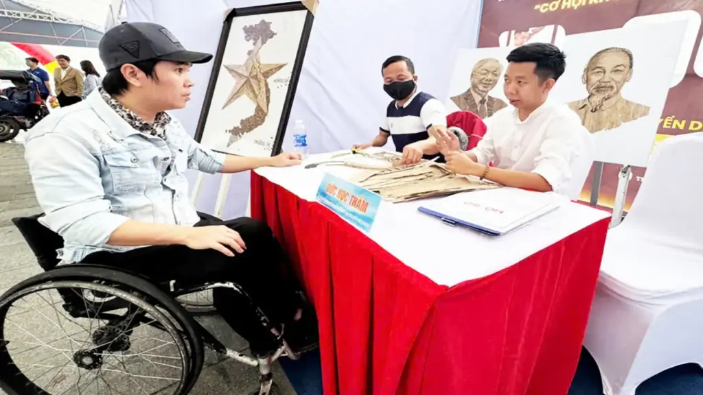 Với sinh viên khuyết tật ở trường đại học, giáo dục theo kiểu cảm thông là không đủ
