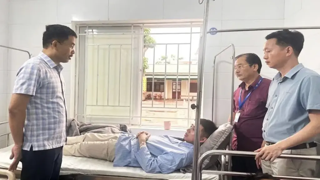 Vụ hơn 20 người nghi ngộ độc thực phẩm: Đình chỉ hoạt động quán bánh mì
