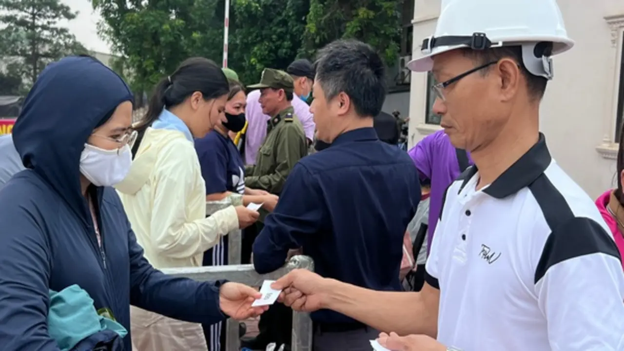Vụ xếp hàng xuyên đêm mua nhà ở xã hội: Chủ đầu tư thay đổi cách làm việc