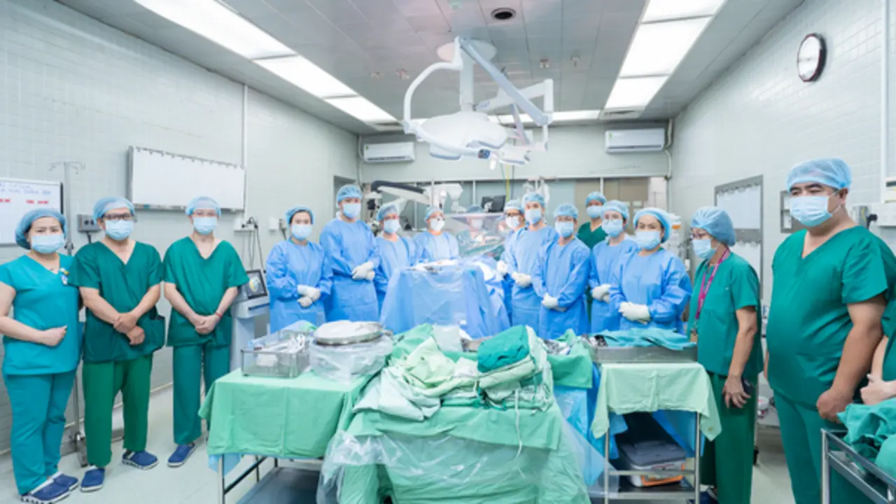 12 bệnh nhân được 'hồi sinh' nhờ 2 người chết não hiến tạng