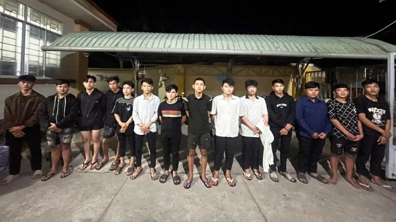 14 người ném bom xăng đòi nợ một triệu đồng