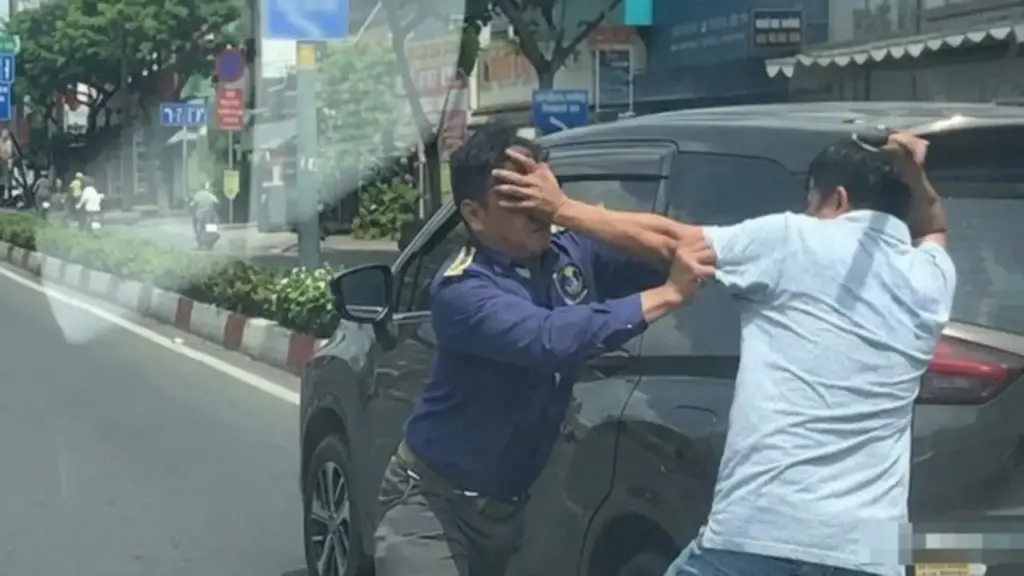 2 tài xế khai lý do đuổi đánh nhau gây náo loạn đường Phạm Văn Đồng