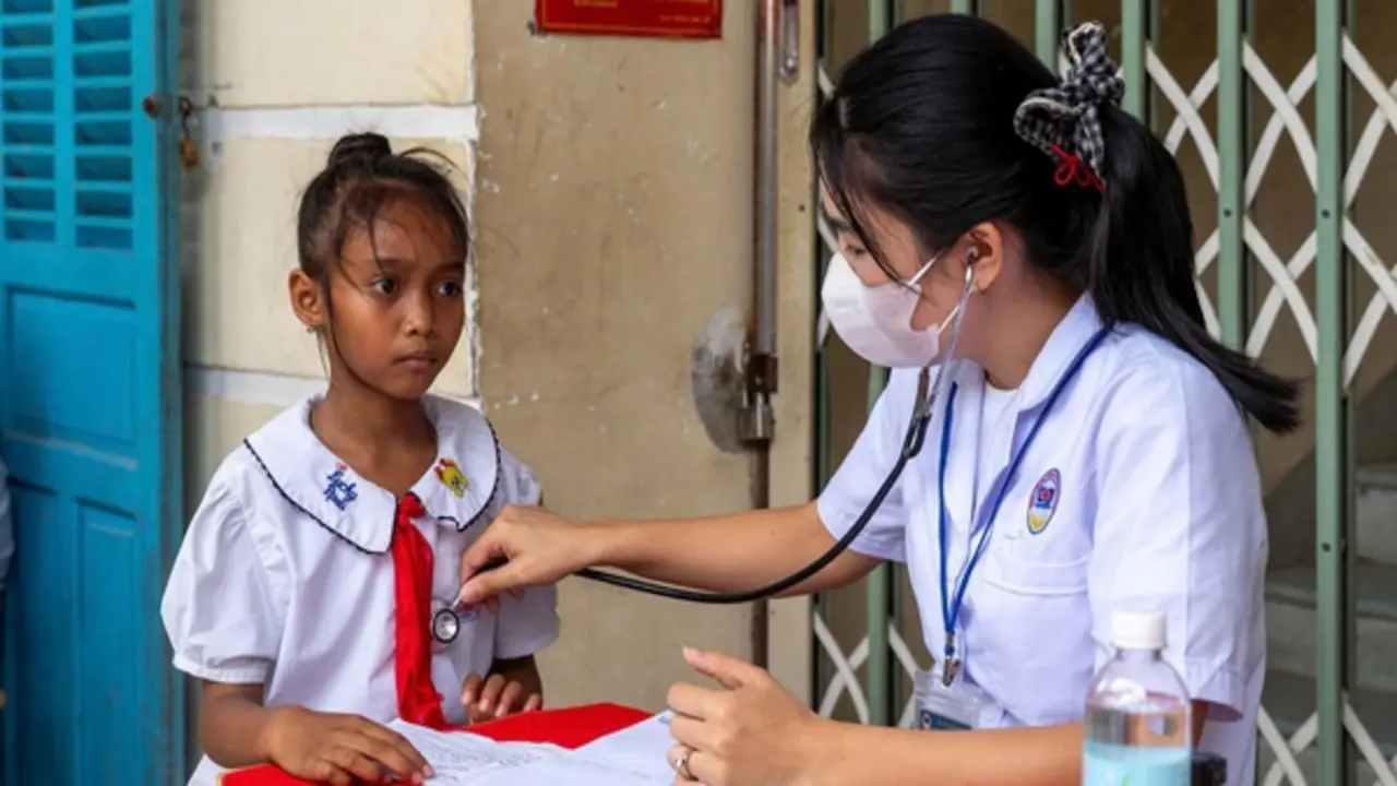 300 trẻ em khó khăn được khám sức khỏe, tư vấn dinh dưỡng miễn phí