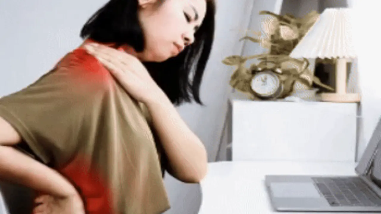 4 bài tập giãn cơ giúp giảm đau lưng cho dân văn phòng
