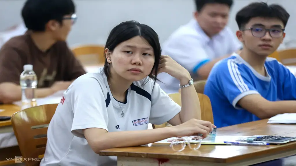 5 khối ngành lấy điểm sàn đại học cao vượt chuẩn