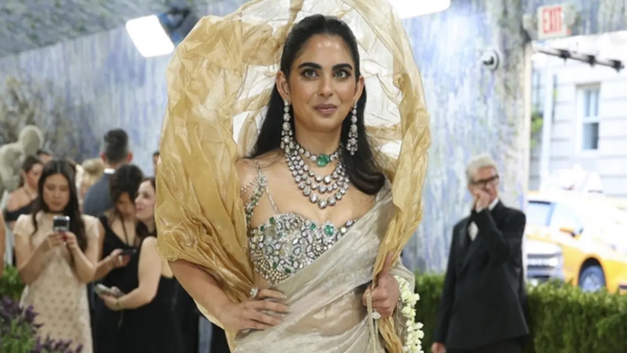 Ái nữ tỉ phú Ấn Độ 'đắp' hơn 200 viên kim cương dự Met Gala