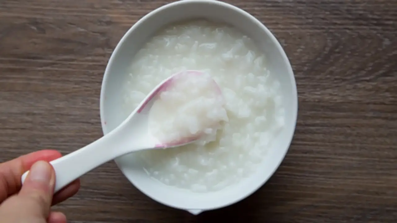 Ăn cháo suốt 1 tháng để "dưỡng dạ dày", người phụ nữ 55 tuổi "kinh ngạc" khi đi khám