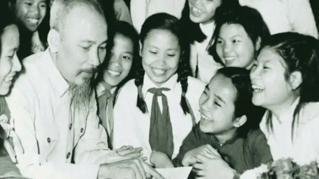 Ánh sáng Hồ Chí Minh soi đường cho chúng ta đi
