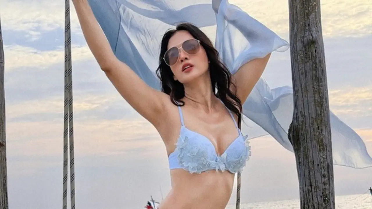 Anh Thư diện bikini khoe đường cong nóng bỏng ở tuổi 44