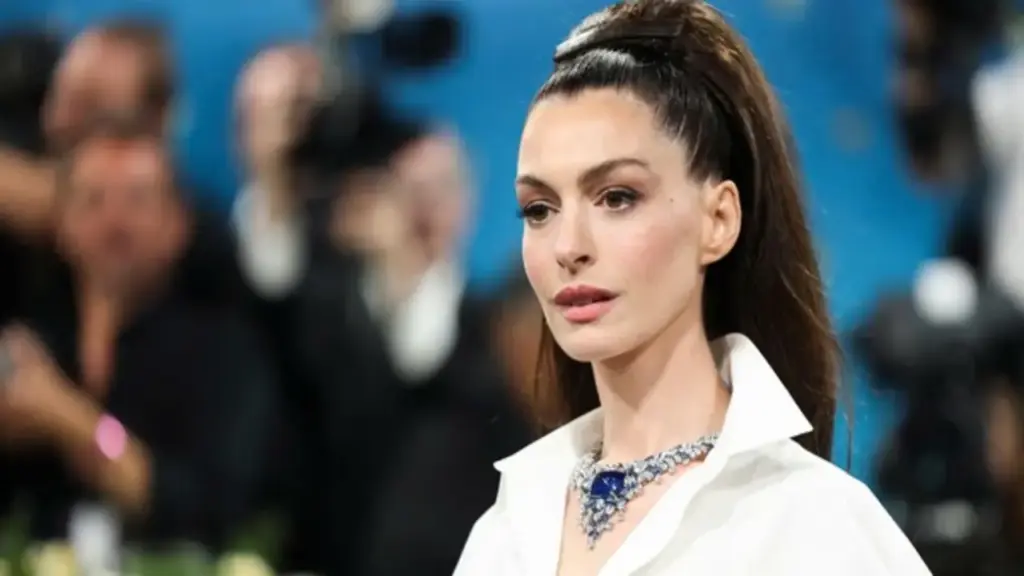 Anne Hathaway gần như bị mù mắt trái suốt 10 năm