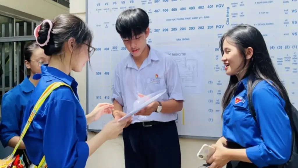 Áo xanh Đà Nẵng sẵn sàng 'vượt nắng, thắng mưa' tiếp sức thí sinh thi lớp 10