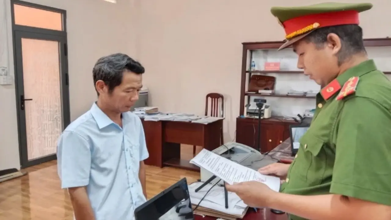 Ẩu đả trong cuộc nhậu, 2 người đàn ông cùng bị khởi tố