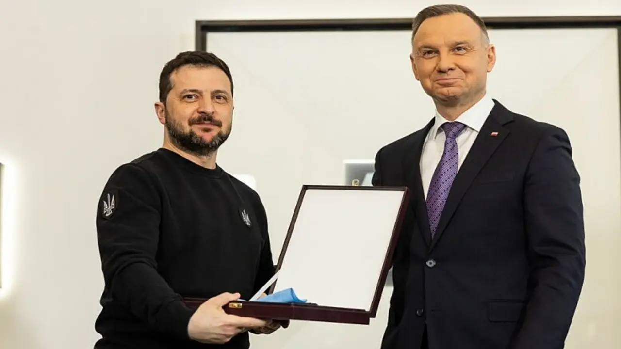 Ba Lan dọa tước huân chương từng trao cho Tổng thống Ukraine