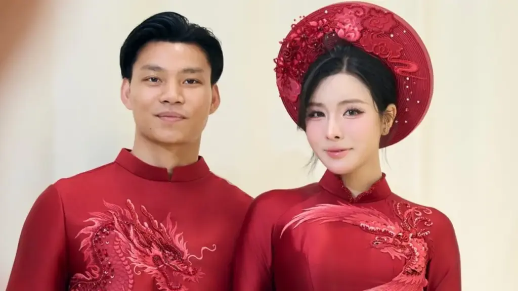 Ba trang phục cưới của vợ cầu thủ Vũ Văn Thanh