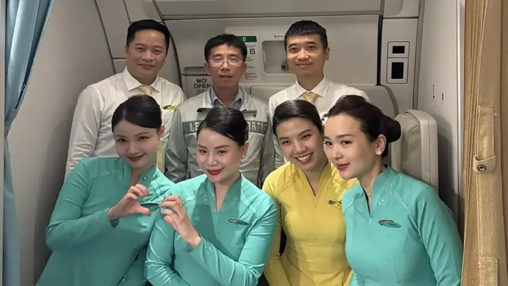Bác sĩ cấp cứu hành khách liệt mặt trên chuyến bay đi Pháp