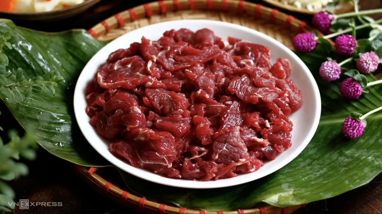 Bác sĩ chỉ cách phân biệt thịt bò thật và thịt giả tẩm hóa chất