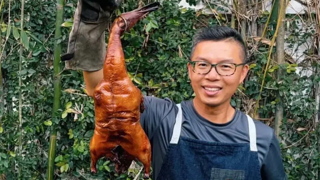 Bác sĩ gốc Việt bỏ nghề, bán vịt quay trên đất Mỹ