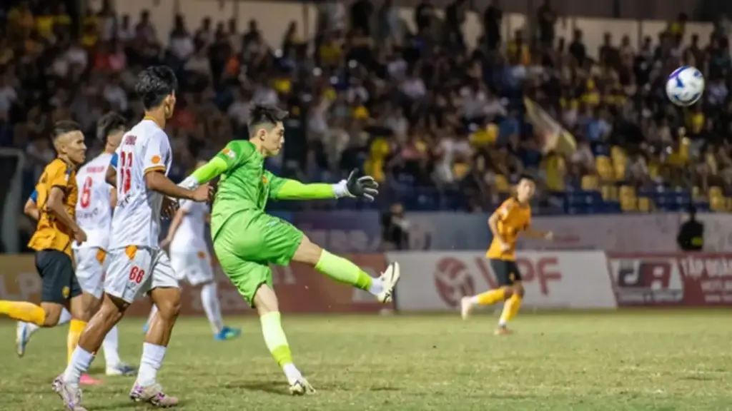 Bảng xếp hạng V-League mới nhất: Đà Nẵng ‘bất thình lình’ thắng Hải Phòng, PVF-CAND bị dìm xuống đáy