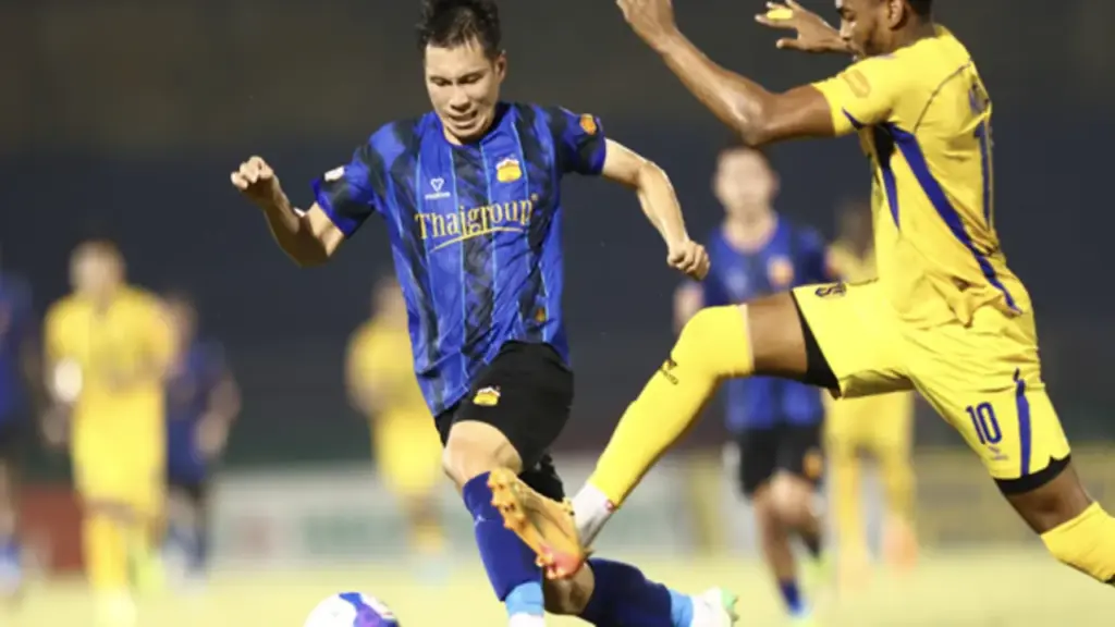 Bảng xếp hạng V-League mới nhất: HAGL bất ngờ đứng vị trí khó tin, Ninh Bình rơi khỏi tốp 3