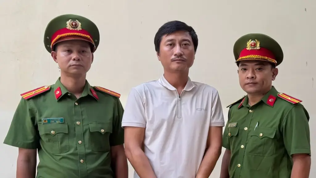 Bắt giám đốc và 16 nhân viên Công ty mua bán nợ Song Long