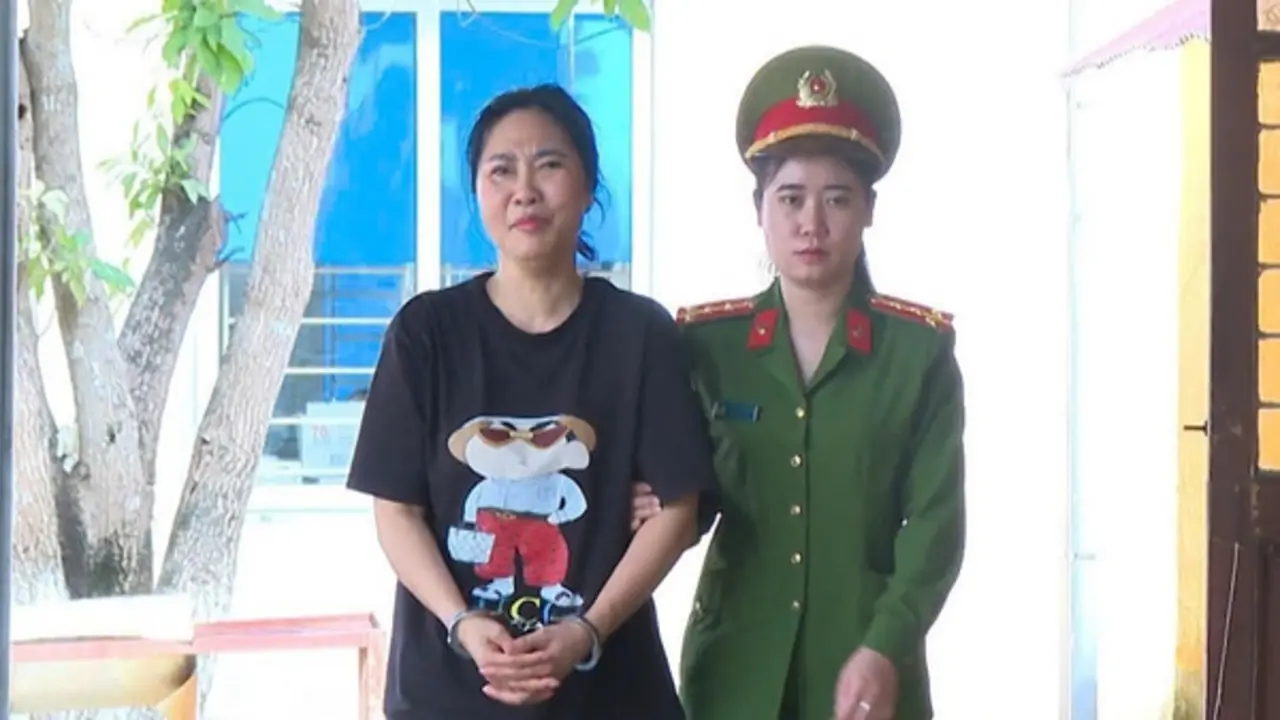 Bắt người phụ nữ nhận tiền "chạy" giấy tờ đất đai rồi chiếm đoạt