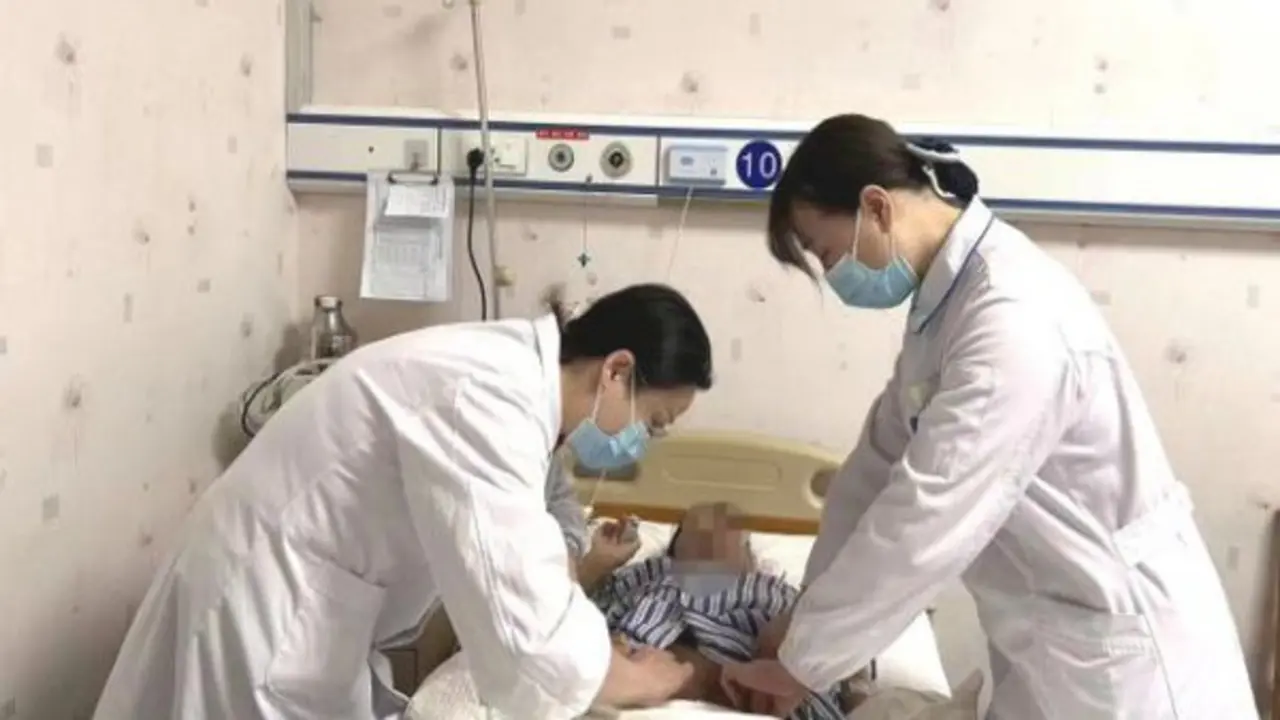 Bé trai 12 tuổi mắc ung thư đại trực tràng giai đoạn cuối, bác sĩ chỉ rõ thói quen "cực độc"