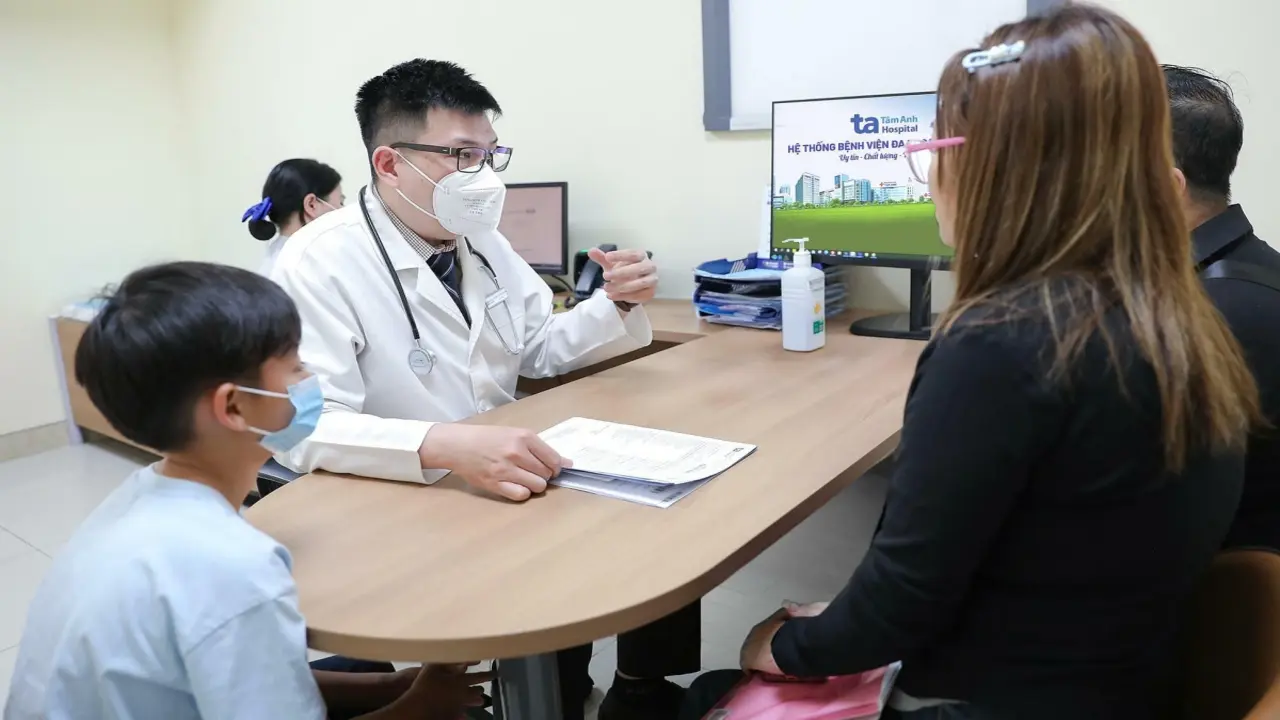 Bé trai chậm lớn do hội chứng di truyền Bartter
