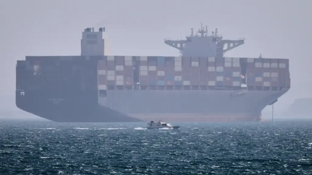 Bên trong chiến dịch hộ tống tàu hàng qua Hormuz của ông Trump