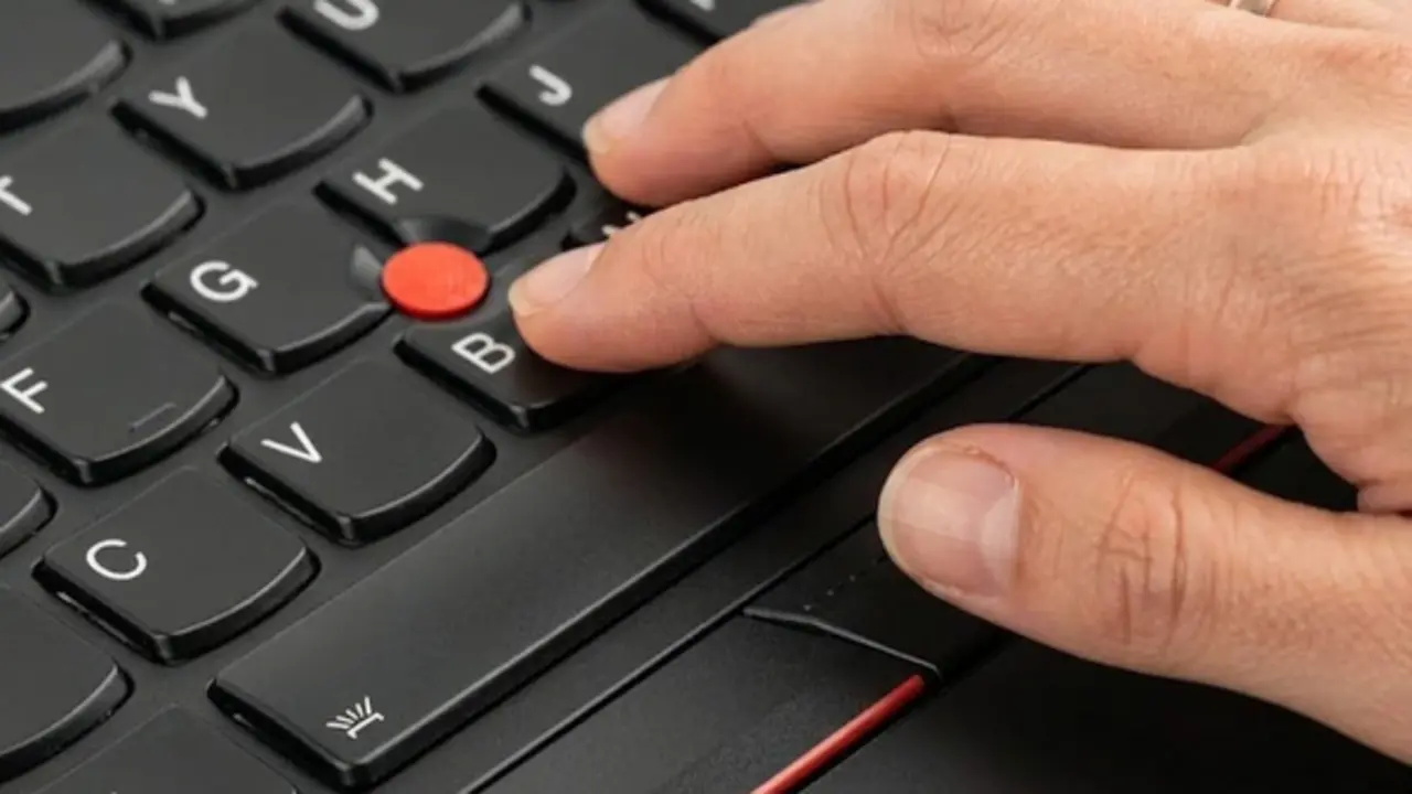 Bí mật sau 'chấm đỏ' trên bàn phím laptop ThinkPad