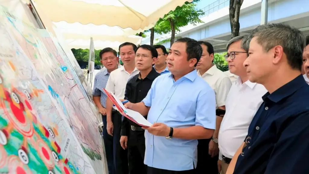 Bí thư Hà Nội yêu cầu hoàn thành trục Tây Thăng Long năm 2027