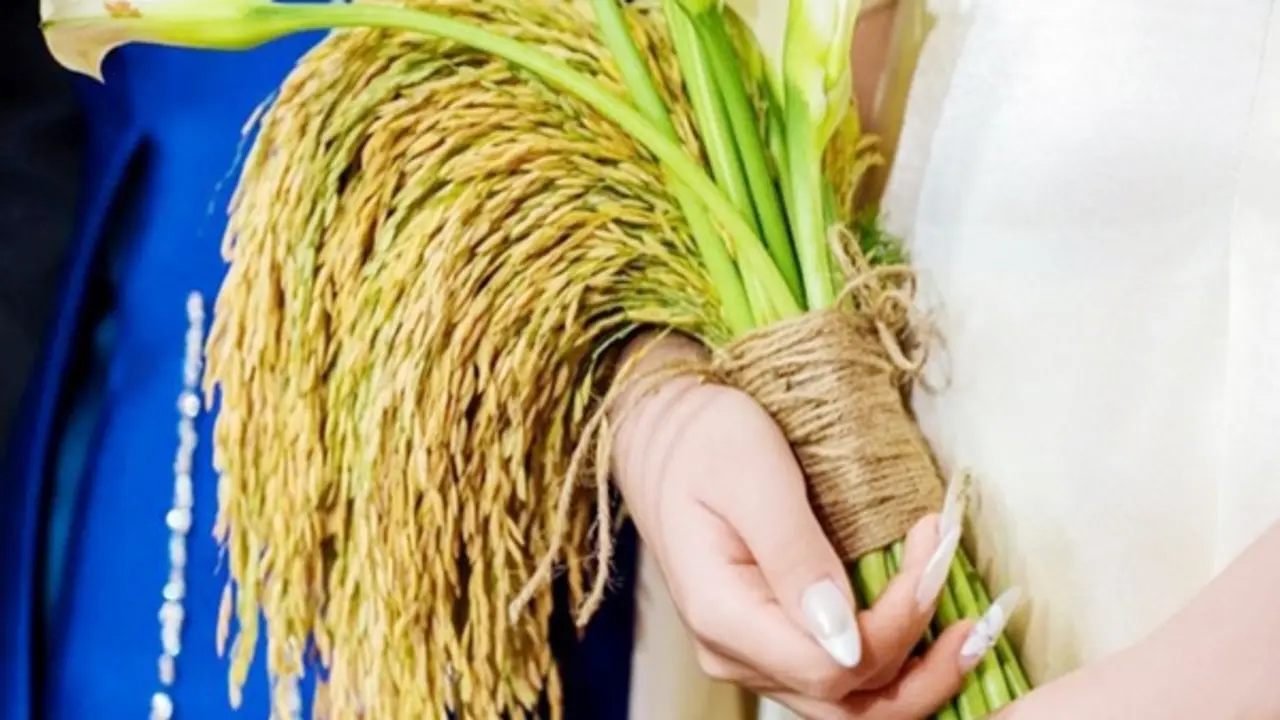Bó hoa cưới độc lạ của cô dâu miền Tây gây sốt cõi mạng