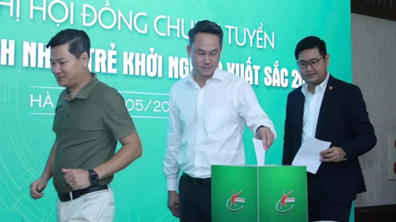 Bỏ phiếu kín chọn Top 10 doanh nhân trẻ khởi nghiệp xuất sắc