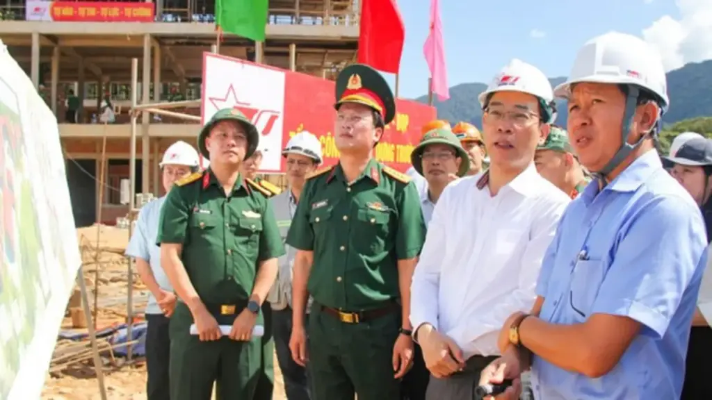 Bộ trưởng Hoàng Minh Sơn thúc tiến độ trường nội trú vùng biên giới Đà Nẵng