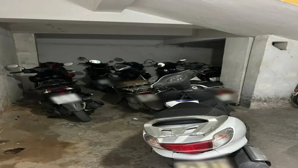Bức ảnh phơi bày sự ngột ngạt trong những chung cư cũ Hà Nội