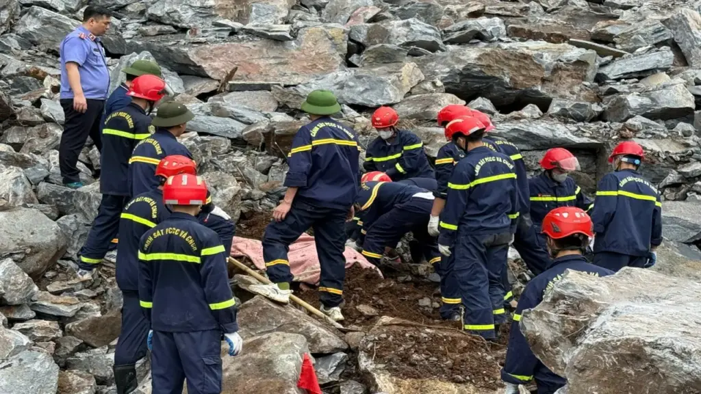 Buổi chiều định mệnh vùi lấp 3 công nhân dưới chân núi đá